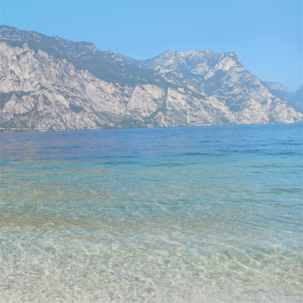 Water of Lago di Garda